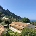 Sebastian's Family And Taverna - Agios Gordios Apartment